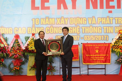 Bộ trưởng Bộ TT&TT giao 5 nhiệm vụ mới cho Cao đẳng Việt-Hàn - ảnh 8