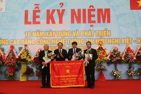 Bộ trưởng Bộ TT&TT giao 5 nhiệm vụ mới cho Cao đẳng Việt-Hàn - ảnh 2