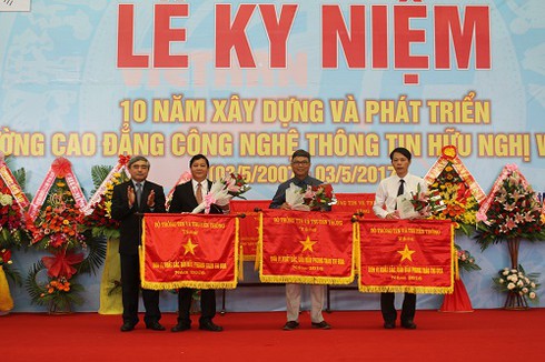 Bộ trưởng Bộ TT&TT giao 5 nhiệm vụ mới cho Cao đẳng Việt-Hàn - ảnh 5