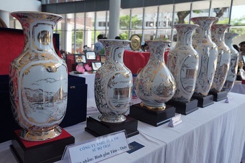 Đà Nẵng: 20 tác phẩm đạt giải Cuộc thi thiết kế sản phẩm phục vụ APEC 2017 - ảnh 2