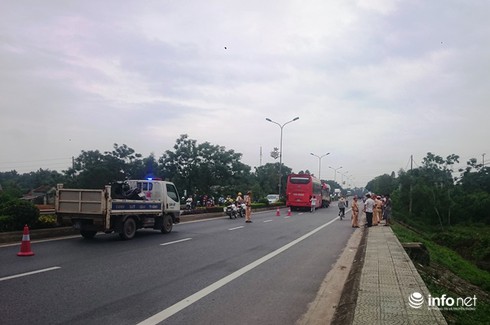 Tai nạn liên hoàn trên Quốc lộ 1A, hơn 20 hành khách kẹt hàng giờ trong xe - ảnh 4