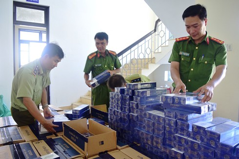 Huế: Bắt 20.000 bao thuốc lá nhập lậu