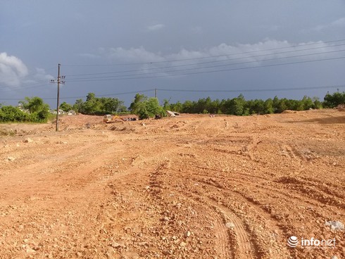 Tìm thấy bia mộ vợ vua ở Huế khi thi công bãi đậu xe - ảnh 5