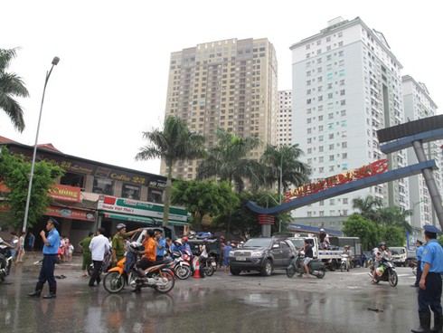 Hà Nội ngập: Kiếm bộn tiền nhờ ... lụt lội - ảnh 13