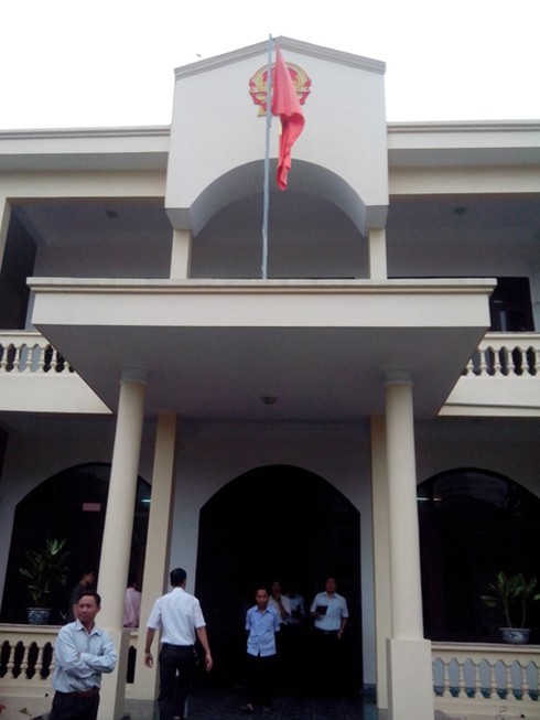 Hoãn phiên tòa hành chính giữa ông Đoàn Văn Vươn và UBND huyện Tiên Lãng - ảnh 1