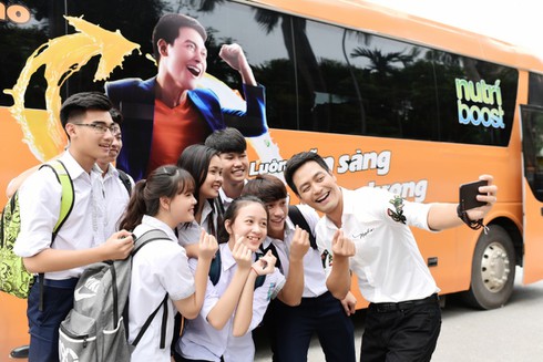 MC Phan Anh tiếp năng lượng, thêm sức bền cho sĩ tử - ảnh 4