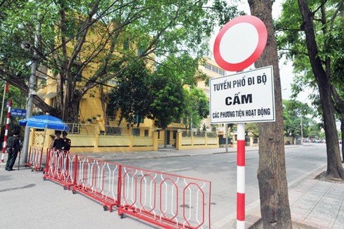 Hà Nội: Khắc phục lộn xộn không gian phố đi bộ mới - ảnh 1