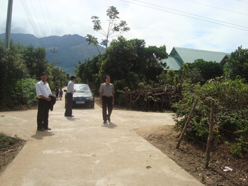 Hiến đất xây dựng nông thôn mới - ảnh 1