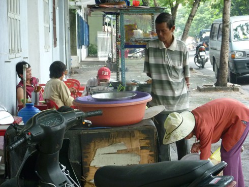 Đà Nẵng: Kinh hãi hốt cơm đổ giữa đường bán cho khách! - ảnh 12