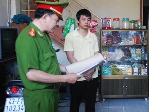 Nhân viên photocopy giở chiêu làm giả con dấu tài liệu - ảnh 1