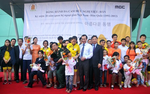 Đà Nẵng chào đón đoàn đồng hành da cam Việt - Hàn - ảnh 1