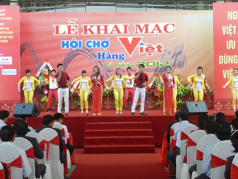 Hàng Trung Quốc vẫn tràn vào hội chợ hàng Việt - ảnh 1