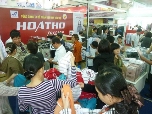 Hàng Trung Quốc vẫn tràn vào hội chợ hàng Việt - ảnh 2