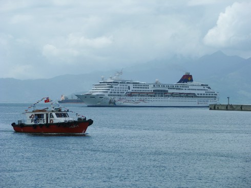 Du thuyền của Star Cruises cập cảng Đà Nẵng - ảnh 1