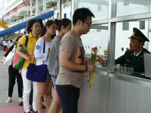 Du thuyền của Star Cruises cập cảng Đà Nẵng - ảnh 5