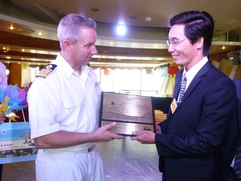 Du thuyền của Star Cruises cập cảng Đà Nẵng - ảnh 9