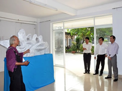 Ngắm tượng