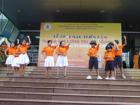 Những người Mỹ ở cuộc triển lãm nạn nhân da cam - ảnh 2