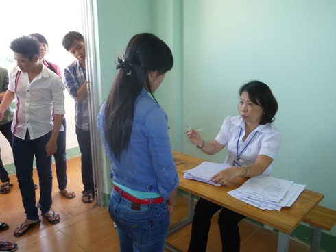 Sát hạch lý thuyết bằng máy tính: Chơi khó nông dân? - ảnh 1