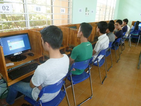 Sát hạch lý thuyết bằng máy tính: Chơi khó nông dân? - ảnh 2