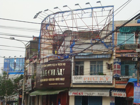 Quảng cáo phá lệnh cấm ngang nhiên giữa Đà Nẵng - ảnh 2