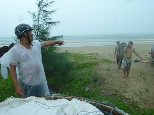 Bão số 8: Chùm ảnh Đà Nẵng chìm trong mưa lớn - ảnh 11