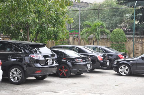 Đà Nẵng: Tạm giữ 7 xe sang nghi là xe biển ngoại giao lách luật - ảnh 2