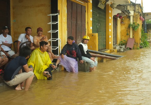 Hội An: Sau bão số 11, 2000 dân sơ tán vì lũ - ảnh 4