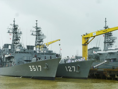 Cận cảnh tàu Tự vệ biển Nhật Bản thăm Đà Nẵng - ảnh 1