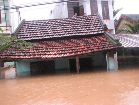 Đà Nẵng: Mưa lũ gây ngập lụt nặng từ vùng ven đến nội thành - ảnh 2