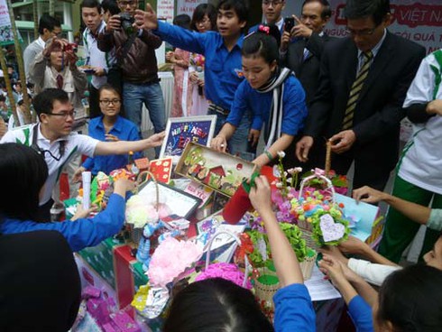 Đà Nẵng: Lập kỷ lục gói quà từ thiện nhiều nhất, nhanh nhất! - ảnh 19