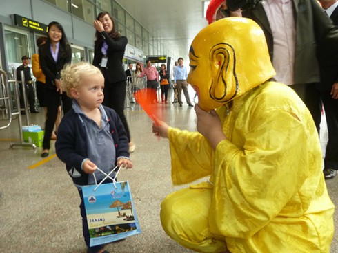 Du khách quốc tế nườm nượp “xông đất” Đà Nẵng - ảnh 11