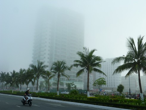 Đà Nẵng: Kỳ thú phố biển bỗng chìm trong sương mù - ảnh 13