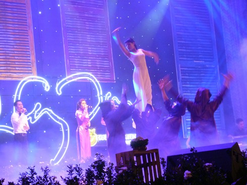 “Kỳ lạ” đêm nhạc “Gác Trịnh” ở Đà Nẵng - ảnh 2