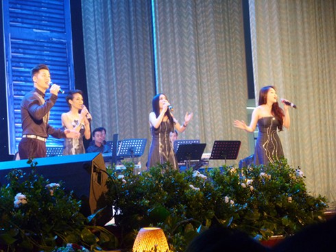 “Kỳ lạ” đêm nhạc “Gác Trịnh” ở Đà Nẵng - ảnh 6