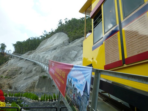 Ông Nguyễn Bá Thanh dự chuyến tàu hỏa leo núi đầu tiên tại Việt Nam - ảnh 7