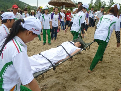 Đà Nẵng: Hơn 1.000 SV tham dự hội thi kỹ năng sơ cấp cứu trên biển - ảnh 1