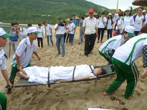 Đà Nẵng: Hơn 1.000 SV tham dự hội thi kỹ năng sơ cấp cứu trên biển - ảnh 6