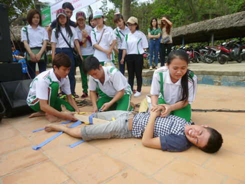 Đà Nẵng: Hơn 1.000 SV tham dự hội thi kỹ năng sơ cấp cứu trên biển - ảnh 8