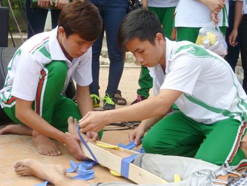 Đà Nẵng: Hơn 1.000 SV tham dự hội thi kỹ năng sơ cấp cứu trên biển - ảnh 9