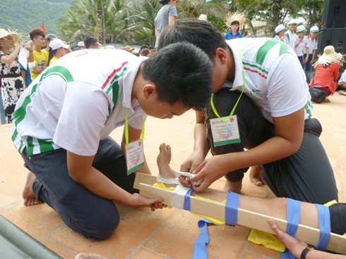 Đà Nẵng: Hơn 1.000 SV tham dự hội thi kỹ năng sơ cấp cứu trên biển - ảnh 10