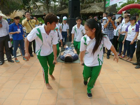 Đà Nẵng: Hơn 1.000 SV tham dự hội thi kỹ năng sơ cấp cứu trên biển - ảnh 11