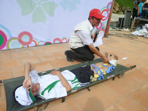 Đà Nẵng: Hơn 1.000 SV tham dự hội thi kỹ năng sơ cấp cứu trên biển - ảnh 13