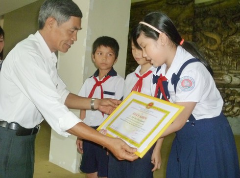 Học lịch sử tại Bảo tàng Đà Nẵng: Rơi lệ vì ân hận - ảnh 2