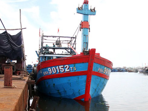 Tàu cá bị tàu Trung Quốc đâm chìm sẽ được kéo vào Lý Sơn - ảnh 1