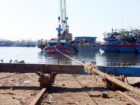 Đứt ruột đón “xác” tàu cá bị Trung Quốc đâm chìm - ảnh 1