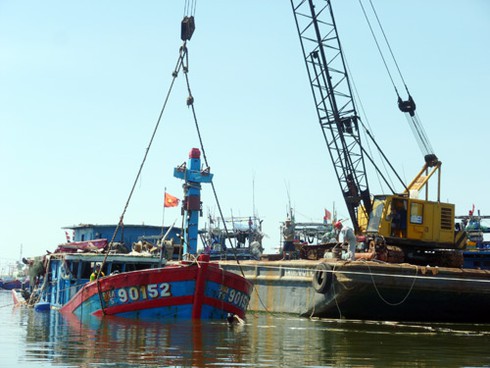 Đứt ruột đón “xác” tàu cá bị Trung Quốc đâm chìm - ảnh 3