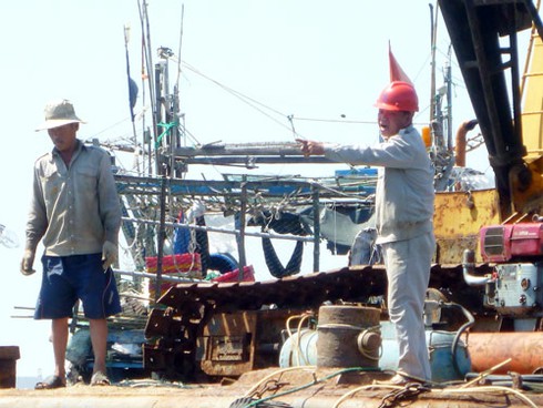 Đứt ruột đón “xác” tàu cá bị Trung Quốc đâm chìm - ảnh 8