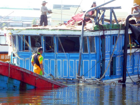 Đứt ruột đón “xác” tàu cá bị Trung Quốc đâm chìm - ảnh 10