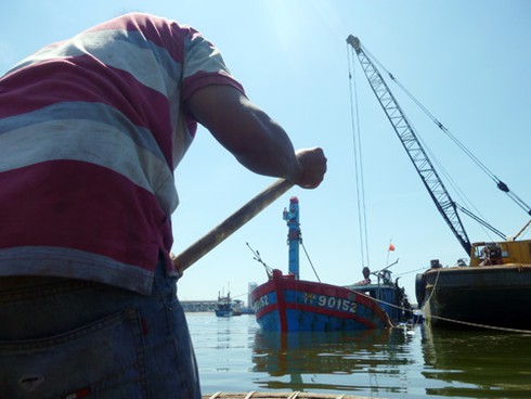 Đứt ruột đón “xác” tàu cá bị Trung Quốc đâm chìm - ảnh 11